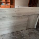 میز فروشی تمیز و مرتب کم استفاده شده