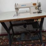 دو پایه چرخ خیاطی جک یکیش کامپیوتری و یک عدد چرخ سردوز به فروش میرسد