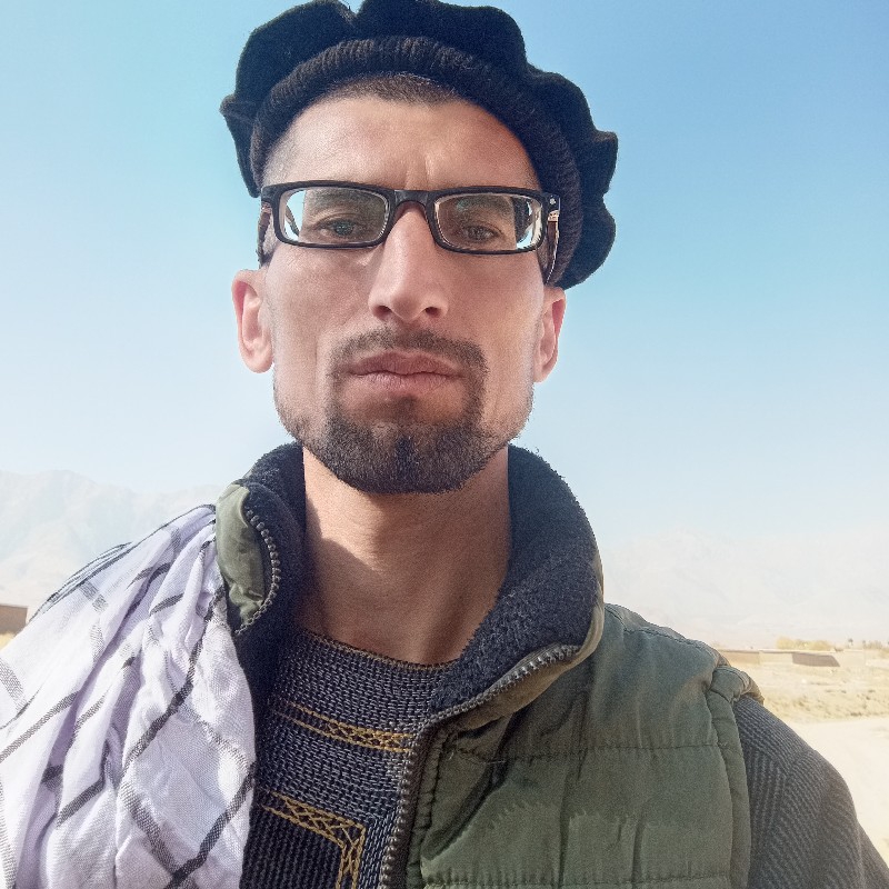 سلام بیکار هستم به کار نیاز دارم خودم کاشی کار و سنگ کار و سیمان کار هستم