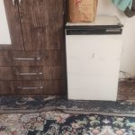 دوعدد یخچال  فريزر کامل سالم است بخاطر احتياجات میفروشم