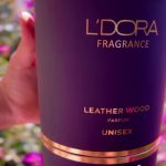 LEATHER WOOD – بوی پول، بوی قدرت، بوی ثروت 💎🔥💰این پرفیوم دقیقا همون عطریه که وقتی می‌زنی، انگار موج قدرت و پول وارد زندگیت می‌شه 😍💰رایحه‌ی چرمیِ گرم و تلخش یه حس لاکچری می‌ده که فقط آدم‌های موفق دارنش ✨🔥از همون اولین اسپری که چرم و اسطوخودوس می‌شینه، یه انرژی شیک و جذاب تو فضا پخش می‌شه 💎نت‌های بادام تلخ و وانیل یه جذابیت مغناطیسی می‌سازن که آدم‌ها رو سمتت می‌کشه 😮‍💨❤️و پایانش با تونکا، چوب سفید و عنبر، یه امضای عمیق و ثروتمندانه روی پوستت می‌ذاره 💰✨این دقیقا بوی آدمای موفقه…اونایی که حضورشون حرف برای گفتن داره 💼🔥اونایی که پول، موقعیت و احترام خودش میره سمتشون 💎💰LEATHER WOOD بوی پول میده…بوی ثروت…بوی کسی که مسیرش همیشه رو به بالاست 🔥💰✨