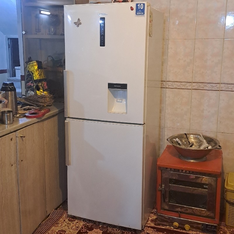 یخچال و فریزر کم کار سالم بدون خط و خش زنگ زدگی شکستگی علت فروش مهاجرت